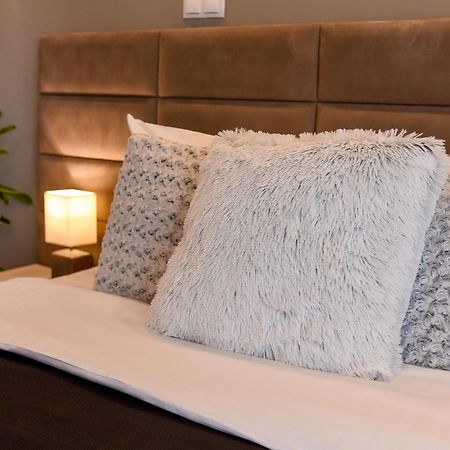 Chic Accommodation With Breathtaking Views Over Calea Victoriei - Your Central Heaven بوخارست المظهر الخارجي الصورة