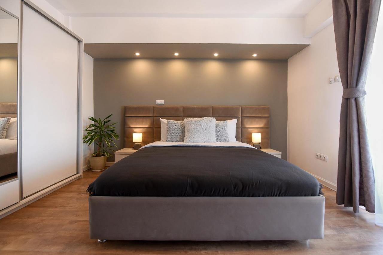 Chic Accommodation With Breathtaking Views Over Calea Victoriei - Your Central Heaven بوخارست المظهر الخارجي الصورة