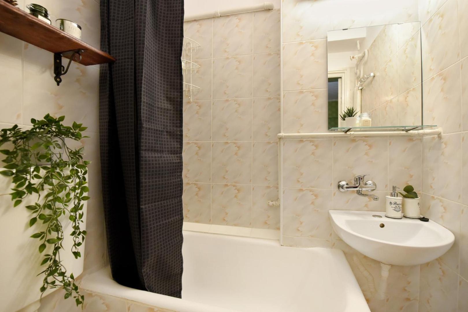 Chic Accommodation With Breathtaking Views Over Calea Victoriei - Your Central Heaven بوخارست الغرفة الصورة
