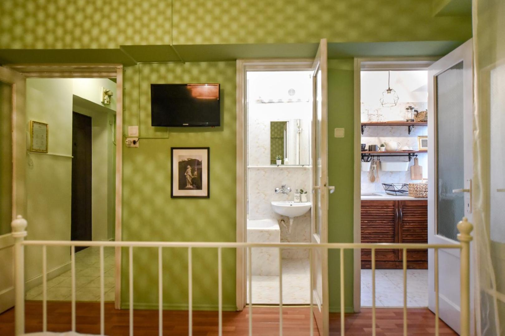 Chic Accommodation With Breathtaking Views Over Calea Victoriei - Your Central Heaven بوخارست الغرفة الصورة