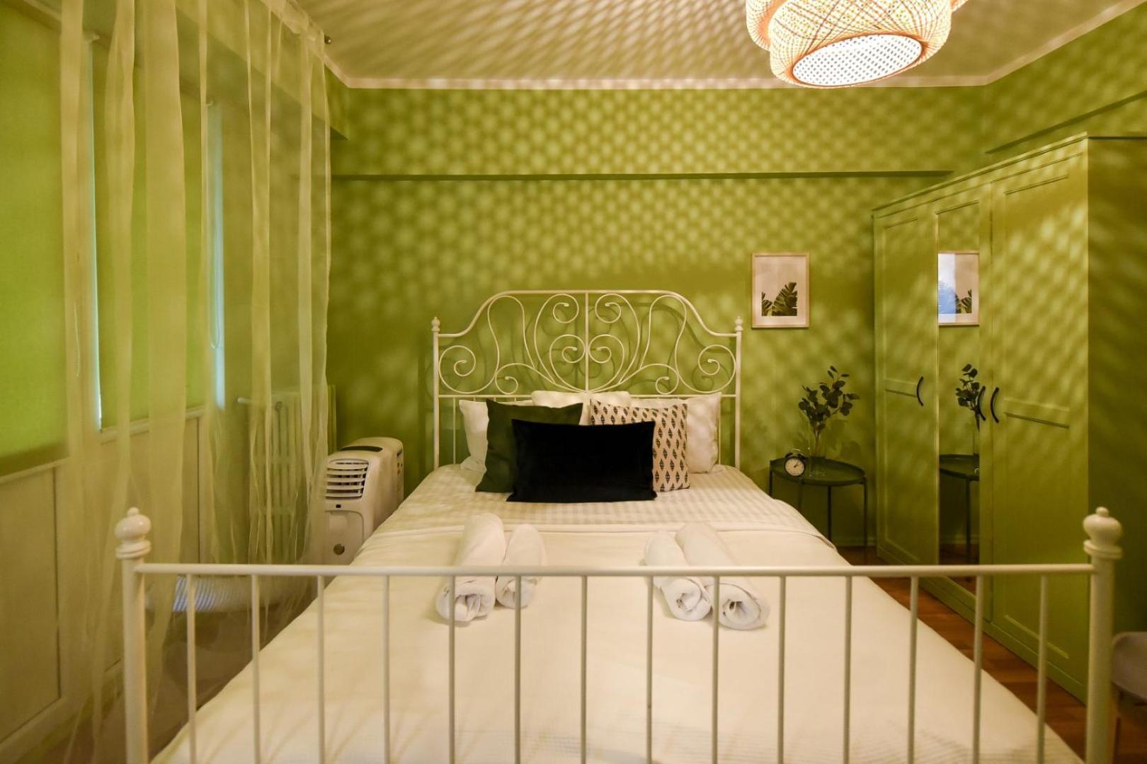 Chic Accommodation With Breathtaking Views Over Calea Victoriei - Your Central Heaven بوخارست الغرفة الصورة