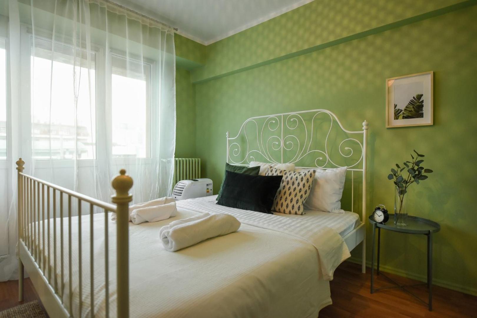 Chic Accommodation With Breathtaking Views Over Calea Victoriei - Your Central Heaven بوخارست الغرفة الصورة