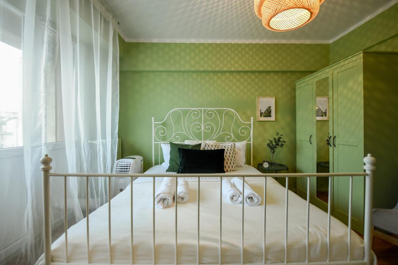Chic Accommodation With Breathtaking Views Over Calea Victoriei - Your Central Heaven بوخارست الغرفة الصورة