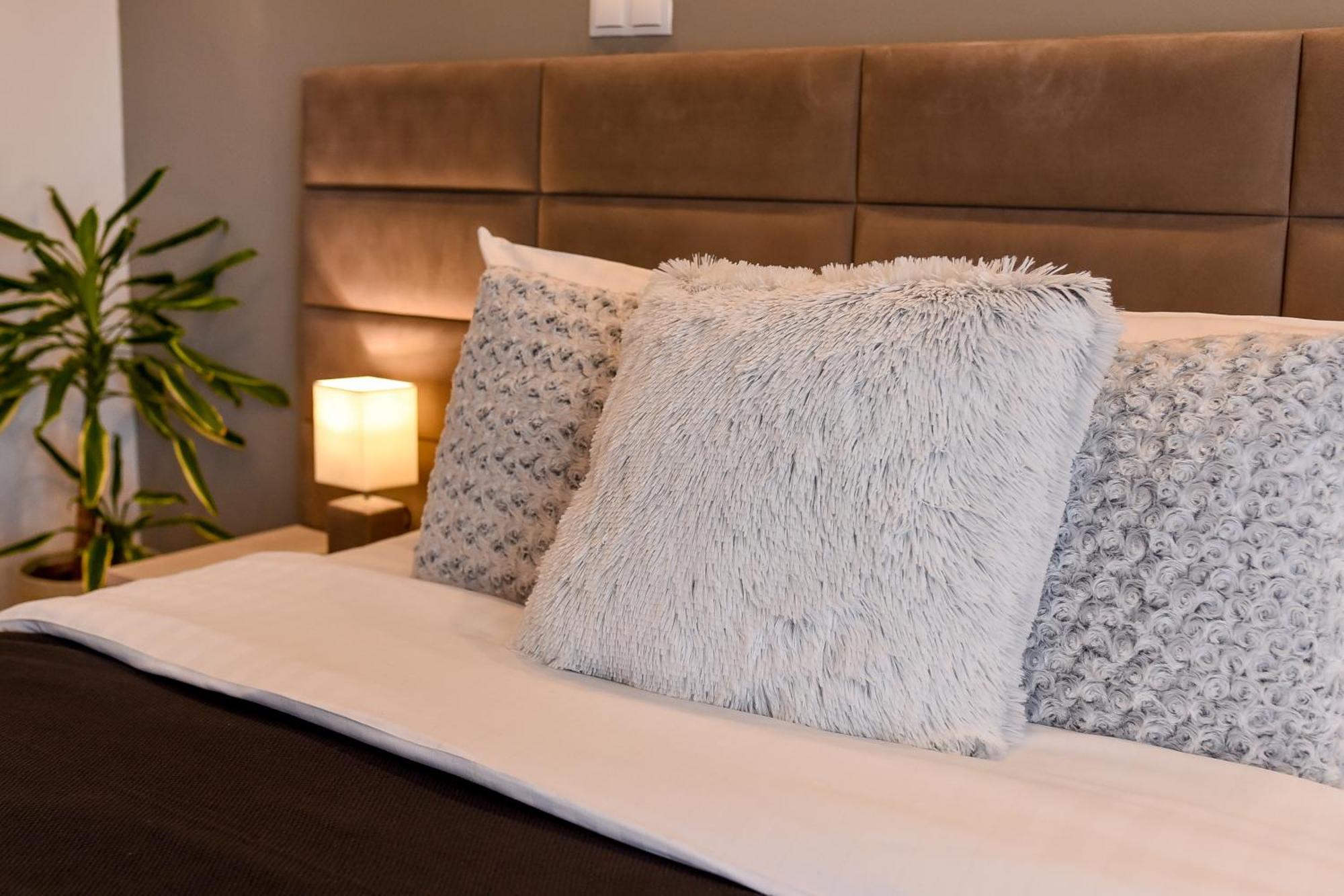 Chic Accommodation With Breathtaking Views Over Calea Victoriei - Your Central Heaven بوخارست المظهر الخارجي الصورة